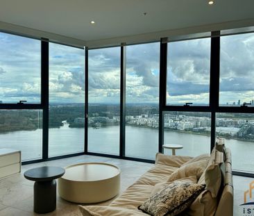 Level 25 Luxury Living | Stunning Water Views | 2-Bedroom Apartment - Photo 3