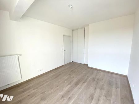Appartement au 3ème étage, 2 chambres, balcon, place de parking - Photo 3