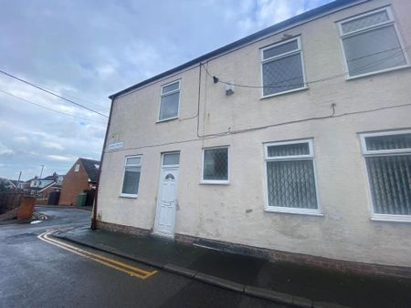 3 bedroom end of terrace house to rent - Photo 4