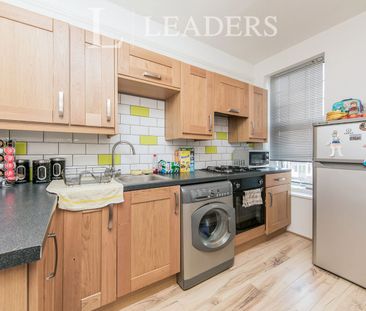studio to rent Vista Road, Close to Station - Photo 3