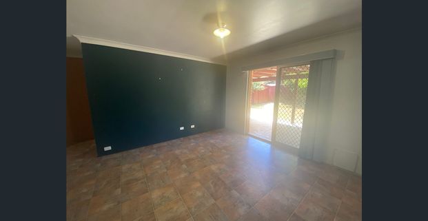 3 BEDROOM HOME LOCATED IN WEST TAMWORTH - Photo 1