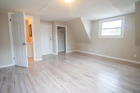 19 Page St, St. Catharines (Unit 9) - 1 Bedroom Upper Unit - Photo 2