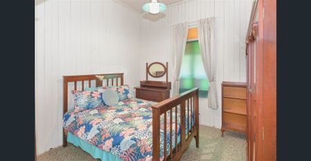 Charming Queenslander with Period Character - Your Ideal Family Retreat - Photo 5