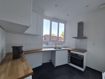 Location Appartement 3 pièces 85m² LILLE 59000 - Photo 3