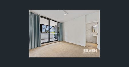 Spacious and Sunny Apartment Overlooking Forest Park - Photo 3