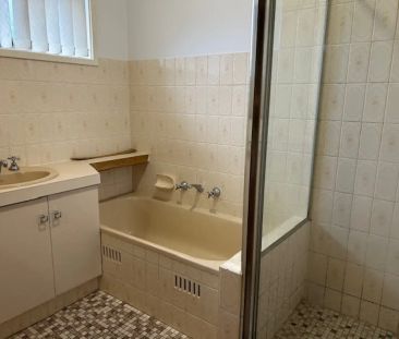 “Freshly painted with newly polished timber floorboards” - Photo 6