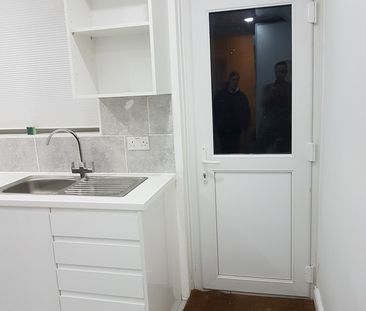 4 Bed Terraced House, Woodside Road, SO17 - Photo 2