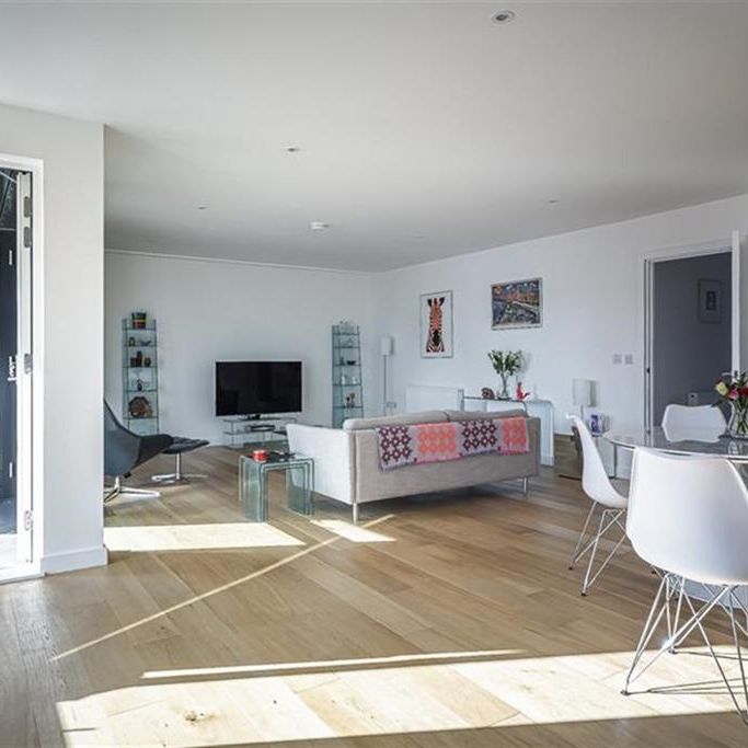 1 bedroom in a flat share to rent - Photo 1