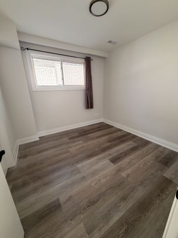 For Lease - 653 Athol Street Unit# Main, Oshawa, Ontario - Photo 2
