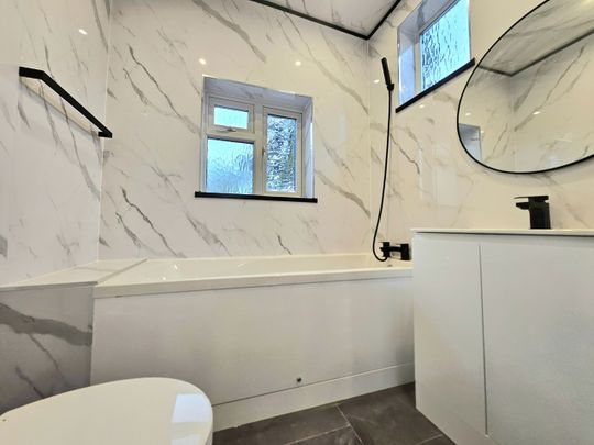 3 Bed Terraced House, Ferndale Road, LU1 - Photo 1