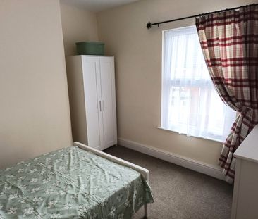 Room 2 Alexandra Road, Swadlincote - Photo 4