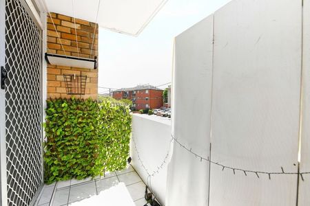 Modern Two Bedroom Unit - Photo 5