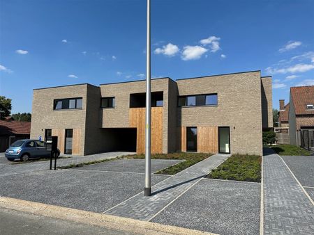 Zeer energiezuinig gelijkvloers nieuwbouw appartement met aangelegd terras, tuin (70 m²) en 3 slaapkamers. - Photo 2