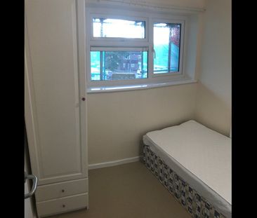 3 Bed Flat, Butterworth Path, LU2 - Photo 5
