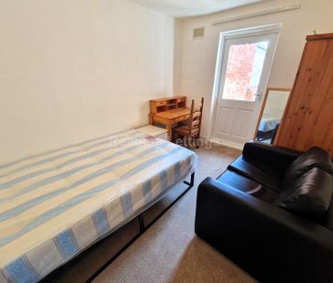 4 bedroom terraced house to rent - Photo 3