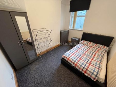 5 bedroom terraced house to rent - Photo 3