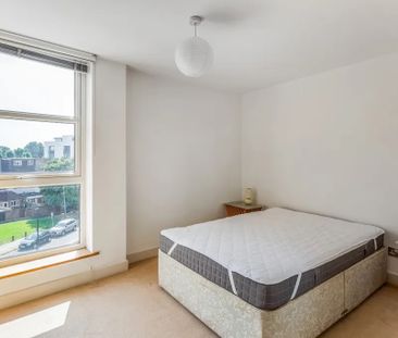 Room in a Shared Flat, Manchester Road, E14 - Photo 3