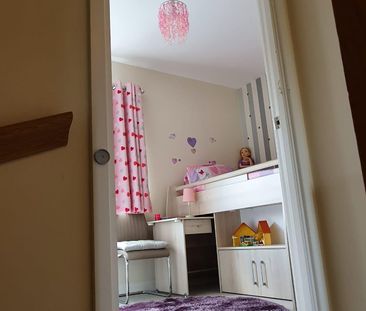 3 bed Semi-detached in Elderberry Close, Kings Park Harold Wood, Romford, RM3 0JY - Photo 6