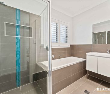 SINGLE LEVEL 3 BEDROOM HOME ACROSS FROM GOOGONG SHOPS, PARK AND SCHOOL - Photo 2