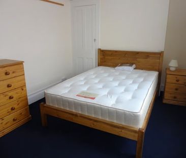 4 bedroom terraced house to rent - Photo 1