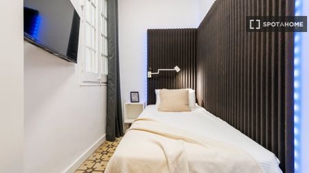 barcelona, Catalonia 08013 - Photo 5