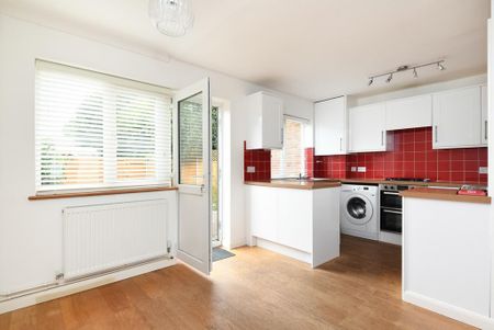 2 bedroom semi-detached house to rent - Photo 3