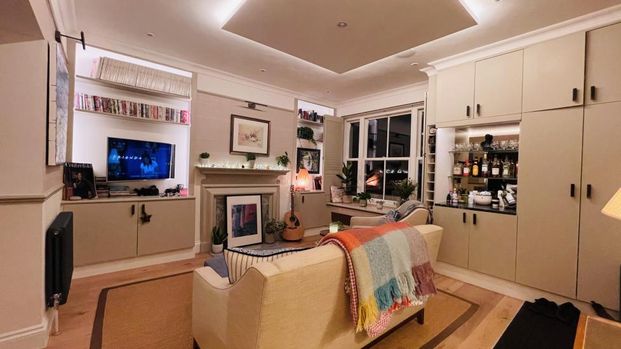 Lovely and Light Double Bedroom to rent in Brook Green - Photo 1