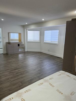 For Lease - 5807 Cornell Crescent, Mississauga, Ontario - Photo 1