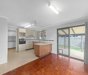 Low-Maintenance Living at Its Best in Prime Location Torquay - Photo 4