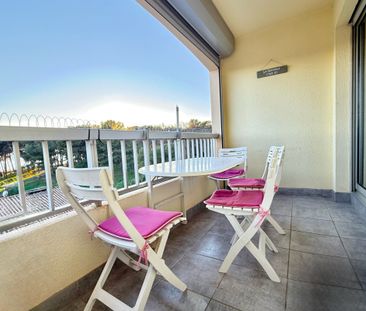 STUDIO MEUBLE A L'ANNEE DE 23 M2 VUE MER et PLAGE A PIED - Photo 3