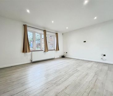 Trumpsgreen Road, Virginia Water, Surrey, GU25 4HX - Photo 2