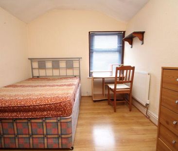 4 bedroom terraced house to rent - Photo 4