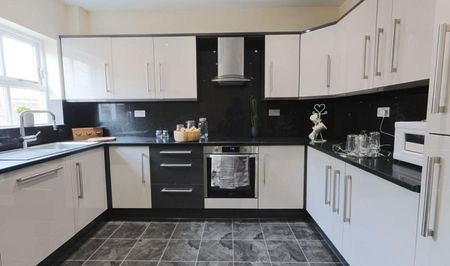 Modern 5-bedroom student property - Photo 5