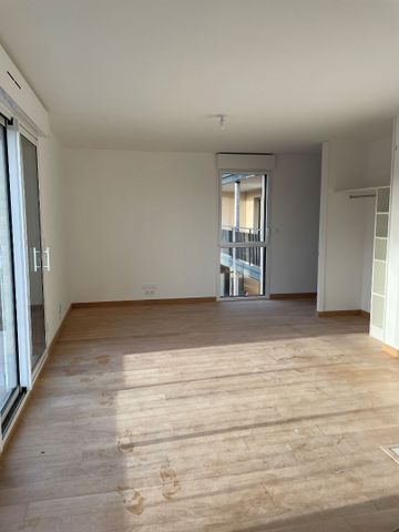 Location Appartement 3 pièces 72m² - Photo 2
