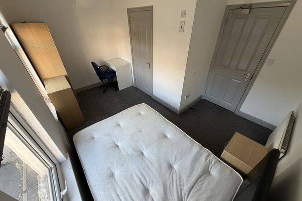 Essex Street - Photo 1