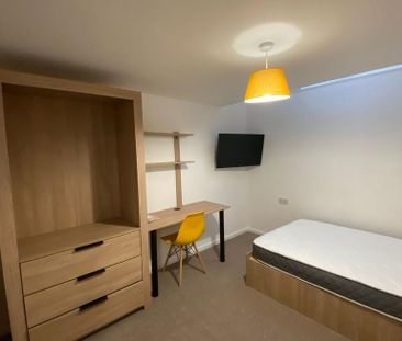 3 bedroom flat to rent - Photo 5