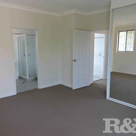 3 BEDROOM TOWNHOUSE IN BOUTIQUE COMPLEX - Photo 3