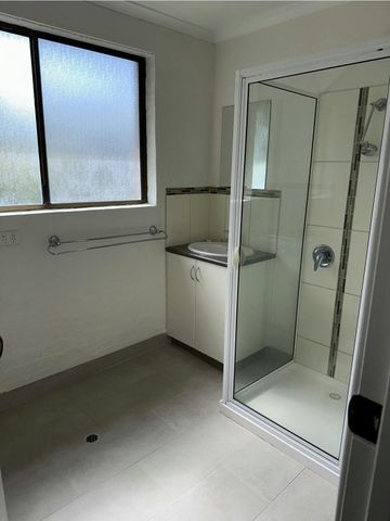 CENTRAL LOCATION - Photo 4