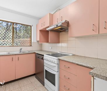 Large 3 Bedroom Townhouse with Swimming Pool & Tennis Courts! - Photo 4