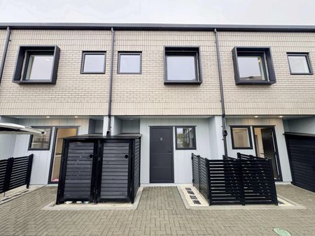 Brand-New Townhouse – Modern Style and Smart Design - Photo 5