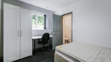 8 bedroom end of terrace house to rent - Photo 5