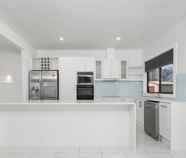 The Perfect 3 Bedroom home with a Garage to Impress - Photo 5