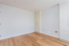 3 bedroom flat to rent - Photo 4