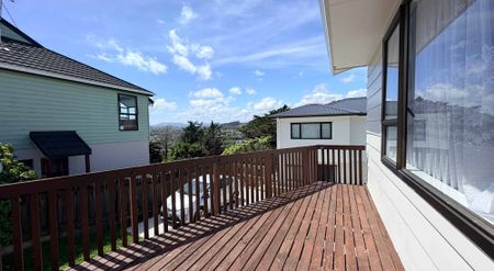 Five-Bedroom Family Home with Two Living Areas - Photo 3