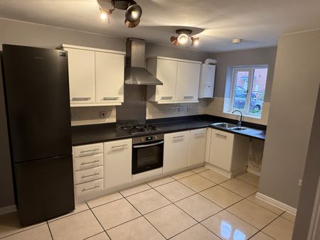 2 Bed End Terrace, Surrey Drive, CV3 - Photo 3