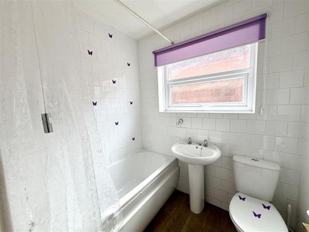 2 bedroom semi-detached bungalow to rent - Photo 3