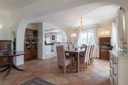 Tout savoir sur cette maison dans le quartier Ile Verte-Nord Est, à Valbonne - Photo 2