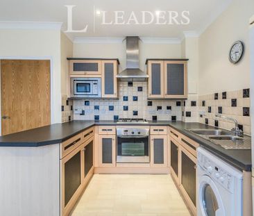 2 bedroom flat to rent - Photo 4