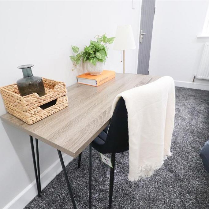 1 bedroom in a house share to rent - Photo 1