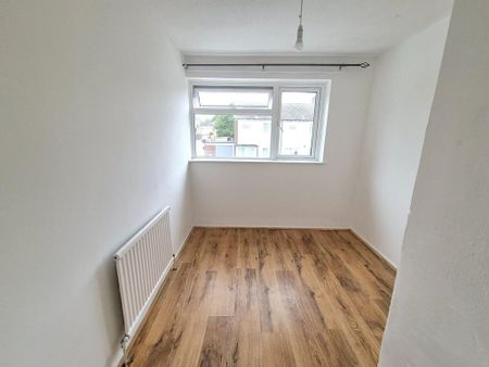 3 bedroom terraced house to rent - Photo 4